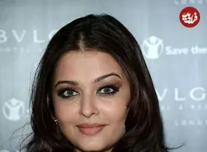 عکس| سفر در زمان؛ «آیشواریا رای» در حال سخنرانی در کالیفرنیا؛ سال 1386