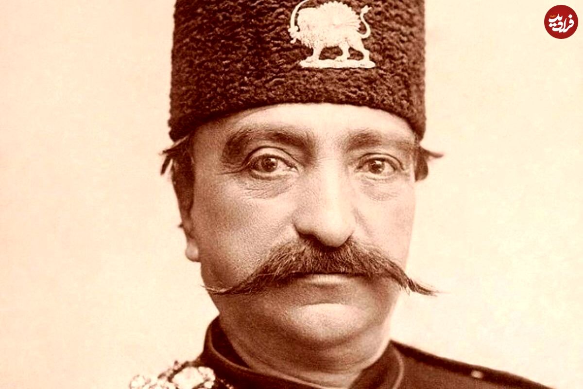 سفر در زمان؛ خاطرات ناصرالدین‌شاه: روی سنگ بزرگی به خط میخی نوشته‌اند، آدم دلش تنگ می‌شد که نمی‌توانست بخواند