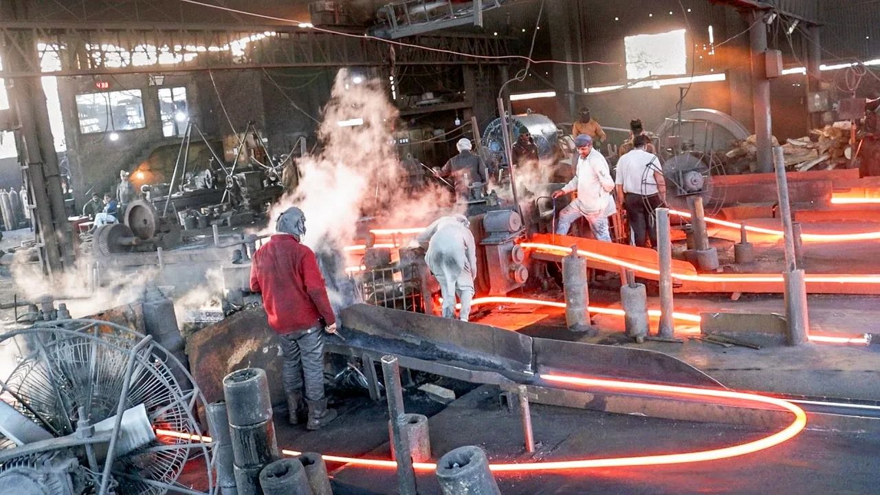 (ویدئو) فرآیند ساخت شگفت انگیز میلگرد در یک کارخانه در پاکستان