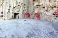 وضعیت اسفبار یادگار دوره هخامنشی؛ بازگشت موج تازه وندالیسم در «ایوان قدمگاه»