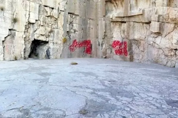 وضعیت اسفبار یادگار دوره هخامنشی؛ بازگشت موج تازه وندالیسم در «ایوان قدمگاه»