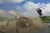 ببینید| پرتاب مادر و کودک از خودرو در بزرگراه