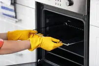 یک ترفند جادویی برای تمیز کردن داخل فر، مایکروویو و تستر