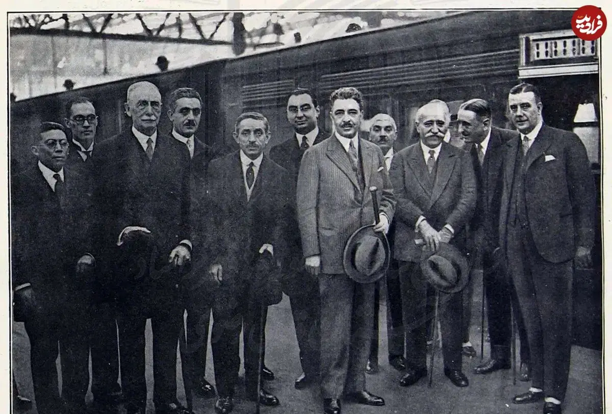 عکس؛ سفر در زمان؛ عبدالحسین تیمورتاش در مترو لندن