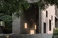 تصاویر؛ معماری جالب یک خانه با تلاش برای حفاظت از 9 درخت چریش