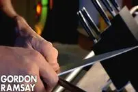 (ویدئو) نحوه تیز کردن چاقو در 15 ثانیه به سبک مشهورترین آشپز اروپا