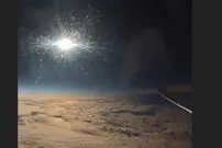(ویدئو) نمایی دیدنی خورشید گرفتگی کامل از داخل هواپیما
