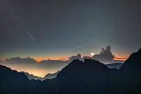 عکس روز ناسا از ملاقات دنباله‌دار و سیاره‌ها