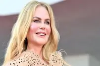 عکس| سفر در زمان؛ «نیکول کیدمن» در یک مراسم سینمایی در کالیفرنیا؛ سال 1371