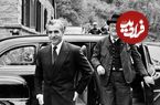 عکس؛ سفر در زمان؛ «محمدرضا پهلوی» در حال شکار خرگوش در یک شکارگاه؛ سال 1338