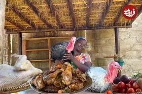 ببینید| غذای روستایی در کنیا؛ تهیه بوقلمون کبابی با هویج پلو