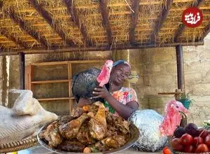 ببینید| غذای روستایی در کنیا؛ تهیه بوقلمون کبابی با هویج پلو