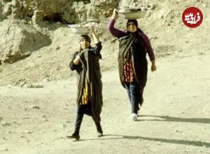 عکس| سفر به ایران قدیم؛ زن‌های اهل شهرری در حال لباس شستن در چشمه علی؛ سال 1346