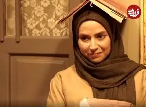 عکس| سفر در زمان؛ «رویا مرزبان» در پشت صحنه سریال کلینیک رویا و در کنار یک هوادار
