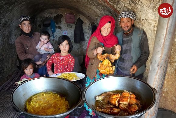 ببینید؛ غذای روستایی در افغانستان؛ پخت خوراک مرغ با سیب زمینی سرخ کرده در غار