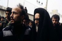 عکس| سفر در زمان؛ «آیت‌الله طالقانی» در حال اقامه نماز جماعت در ارتفاعات طالقان؛ دهه 40