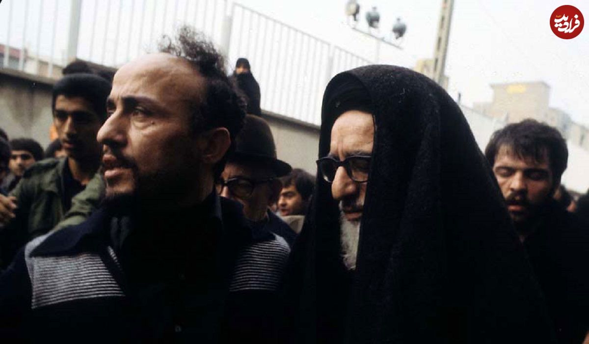عکس| سفر در زمان؛ «آیت‌الله طالقانی» در حال اقامه نماز جماعت در ارتفاعات طالقان؛ دهه 40
