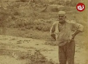 عکس| سفر زمان؛ مسافرانی با لباس‌های مندرس در امامزاده هاشم رشت؛ 140 سال قبل