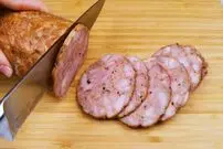 (ویدئو) نحوه تهیه سوسیس مرغ (سالامی) در خانه به روش آشپز آلمانی