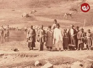 عکس| سفر زمان؛ آبتنی کودکان و مردان ایرانی در یک چشمه در دوران قاجار