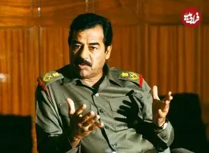 عکس| سفر زمان؛ «صدام» در حال دست کشیدن بر سر یک پیرزن عراقی؛ دهه 70