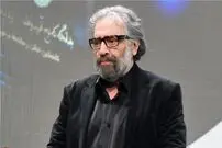عکس| سفر زمان؛ «مسعود کیمیایی و استوارت ویتمن» در پشت صحنه فیلم قهرمانان؛ سال 49