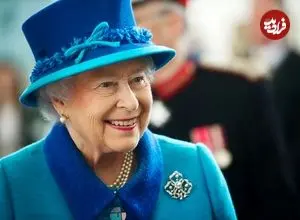 عکس| سفر در زمان؛ «ملکه الیزابت دوم» به همراه فرزند اولش در مراسم غسل تعمید؛ سال 1326