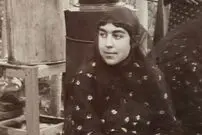عکس| سفر زمان؛ «فخرالتاج، نوۀ ناصرالدین شاه» در مراسم گلاب‌گیری در باغ خانوادگی‌شان