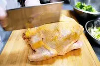 ببینید| غذای خیابانی در آمریکا؛ خوراک مرغ با سبزیجات و برنج سرخ شده در بروکلین نیویورک