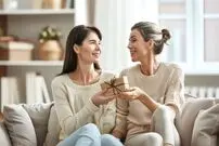 روز مادر چه روزی است؛ آداب و رسوم آن در ایران و سایر کشورها