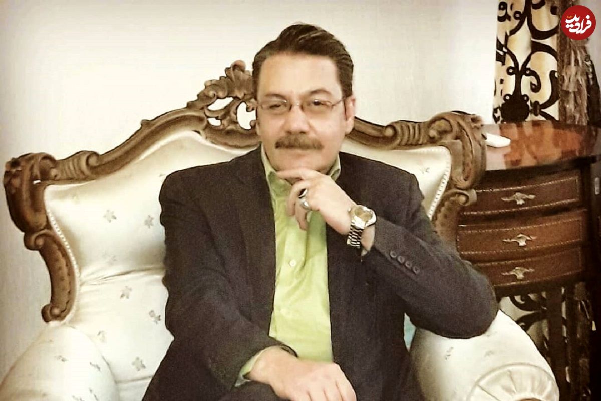 عکس؛ سفر در زمان؛ «رضا حسین زاده» گوینده مشهور خبر در مراسم حج؛ سال 1377
