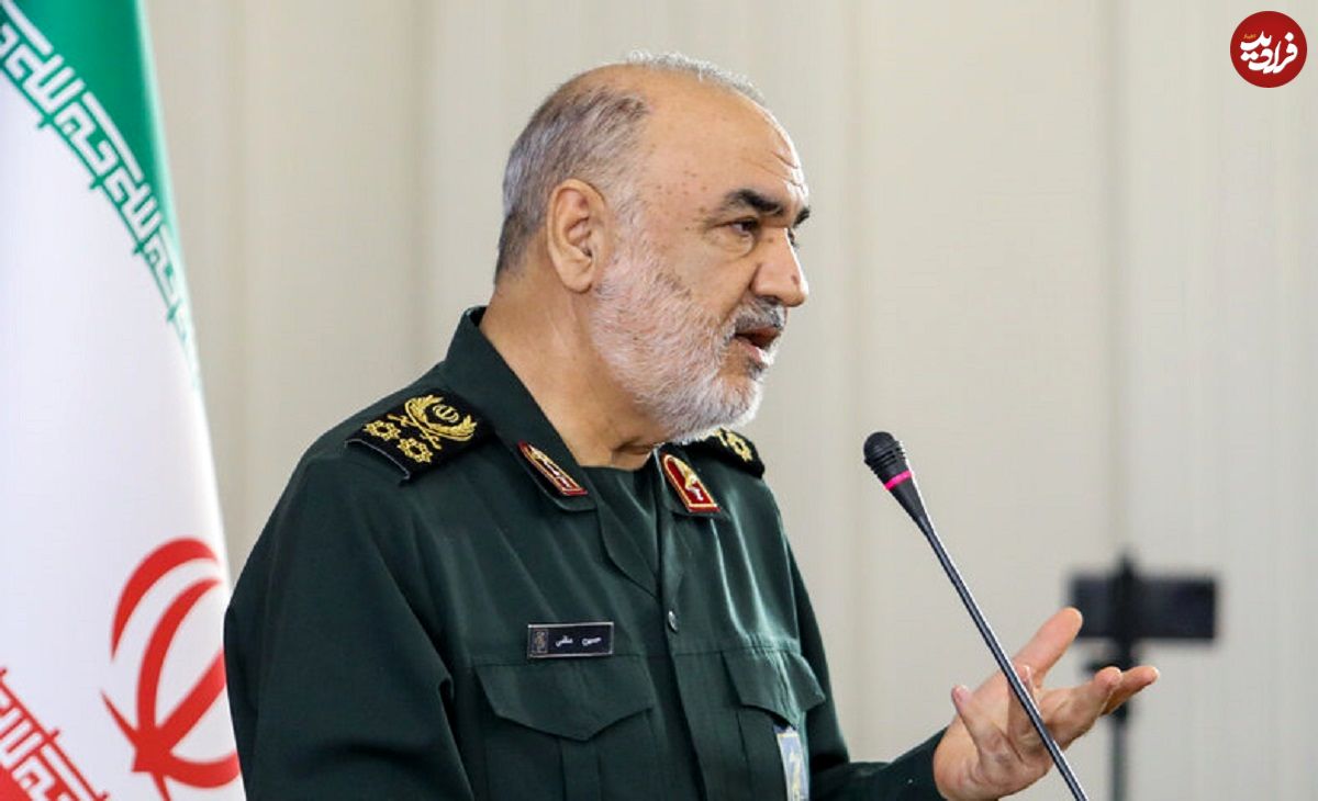 عکس؛ سفر در زمان؛ «سردار سلامی و قاآنی در کنار پزشکیان» در یک مراسم؛ سال 1403