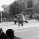 عکس| سفر زمان؛ مردان پابرهنه در کنار جوی آب در یکی از خیابان‌های تهران؛ سال 1330