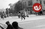 عکس| سفر زمان؛ مردان پابرهنه در کنار جوی آب در یکی از خیابان‌های تهران؛ سال 1330