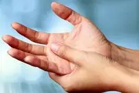( ویدیو) وقتی انگشتان دست را خم می کنیم و صدا می دهد چه اتفاقی می افتد 