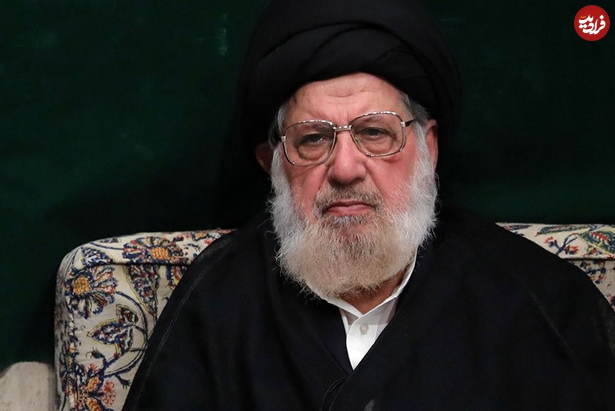 عکس؛ سفر به تاریخ؛ «سید محمد خامنه‌ای، برادر رهبر انقلاب» در مراسم عزاداری محرم در بیت رهبری؛ سال 1390