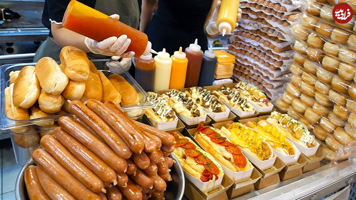 ببینید| غذای خیابانی در کره؛ سرعت آشپزهای خیابانی در آماده سازی هات داگ در سئول