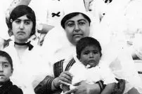 عکس| سفر به تاریخ؛ عکس یادگاری «مادر احمدشاه و گربه‌اش» در باغ