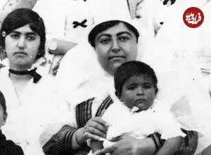 عکس| سفر به تاریخ؛ عکس یادگاری «مادر احمدشاه و گربه‌اش» در باغ