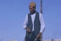 عکس| سفر زمان؛ مرد گاریچی در خیابانی در حومۀ اصفهان؛ سال 40