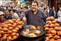 ببینید؛ غذای خیابانی در پاکستان؛ تهیه 500 کیلو پاکورای مرغ در پیشاور