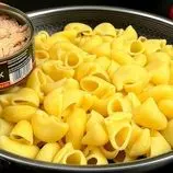 ببینید| طرز تهیه یک پاستا ساده و جدید با تن ماهی