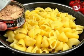 ببینید| طرز تهیه یک پاستا ساده و جدید با تن ماهی
