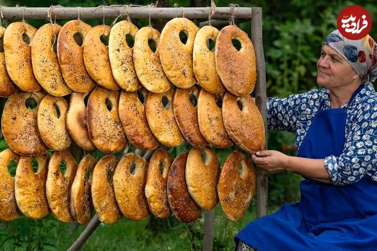 ببینید| غذای روستایی در آذربایجان؛ پخت نان سنتی توسط مادربزرگ در طبیعت