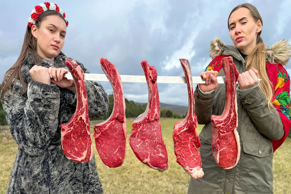 (ویدئو) نحوه پخت استیک گوشت گاو روی زغال به سبک دو بانوی روستایی اوکراینی