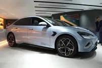 ( عکس) این خودروساز چینی روی تسلا را کم می‌کند!