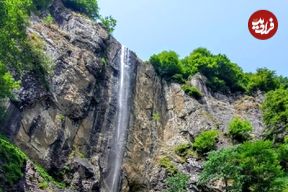 ببینید؛ نجات معجزه‌آسا یک مرد پس از گرفتار شدن پشت آبشار