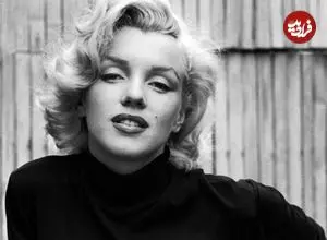 عکس| سفر در زمان؛ «مرلین مونرو» در کنار بازیکنان بیسبال؛ سال 1328