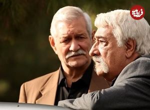 عکس؛ سفر به تاریخ؛ چهرۀ «حاج یوسف» (سریال ستایش) در دوران جوانی در پشت‌صحنۀ یک تئاتر