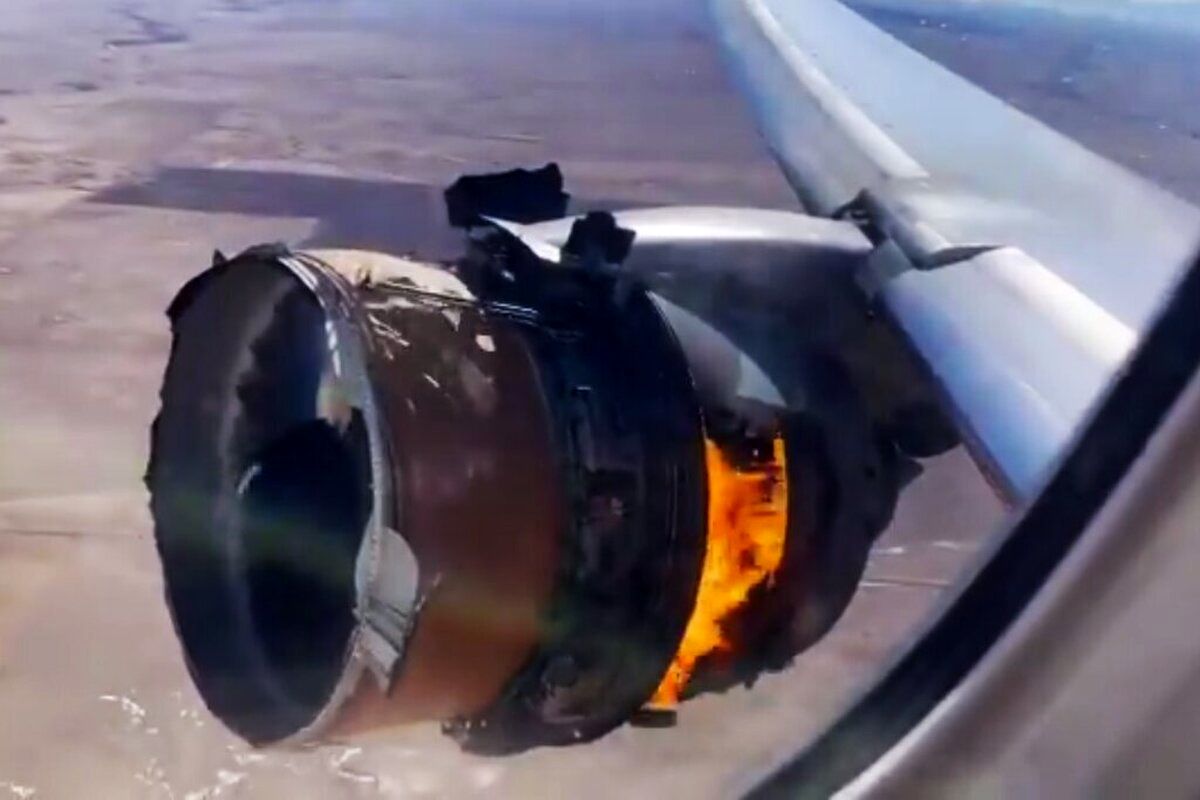 (ویدیو) لحظاتی دلهره‌آور از آتش گرفتن موتور هواپیما در حال پرواز!